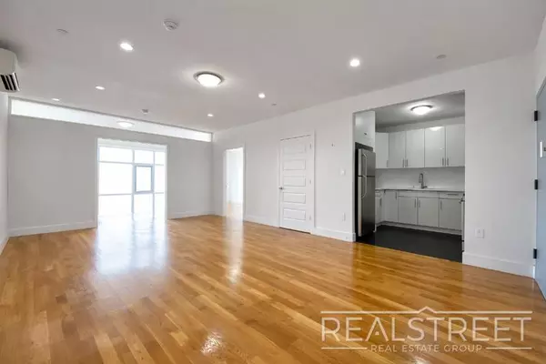 2 bedrooms apartment for rent in Elmhurst - Queens, New York
