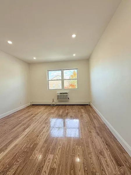 3 bedrooms apartment for rent in Middle Village - Queens, New York