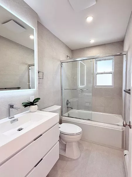 3 bedrooms apartment for rent in Middle Village - Queens, New York