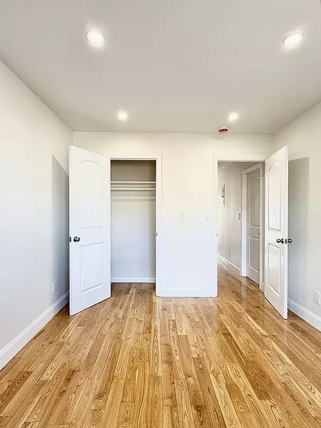 3 bedrooms apartment for rent in Middle Village - Queens, New York
