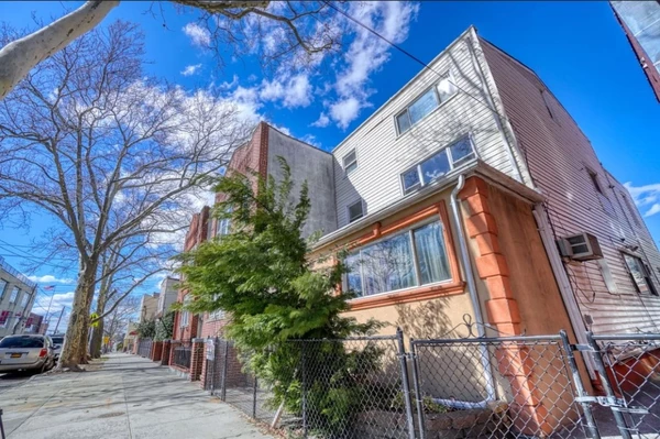 3 bedrooms apartment for rent in Maspeth - Queens, New York