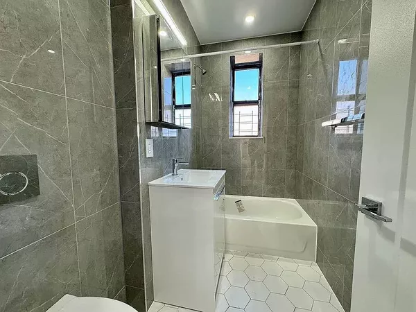 2 bedrooms apartment for rent in Elmhurst - Queens, New York