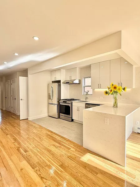 3 bedrooms apartment for rent in Middle Village - Queens, New York