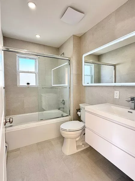 3 bedrooms apartment for rent in Middle Village - Queens, New York