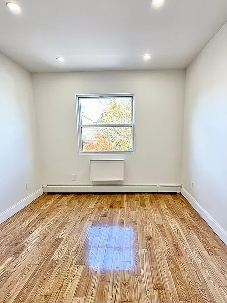 3 bedrooms apartment for rent in Middle Village - Queens, New York